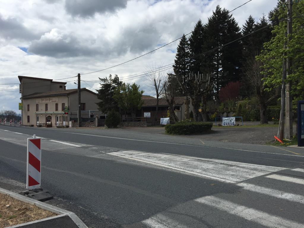Hotel Saint Pierre Les Sauvages  Eksteriør billede